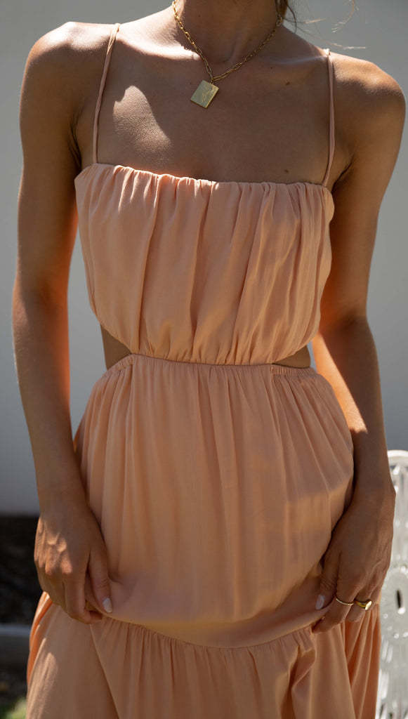 Elegantes Maxikleid mit Cut-Out Design, ideal für Sommer — Image 2