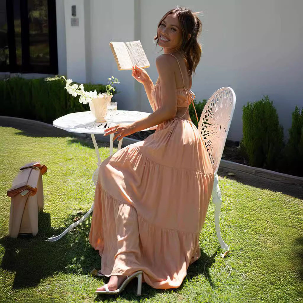 Elegantes Maxikleid mit Cut-Out Design, ideal für Sommer — Main Image