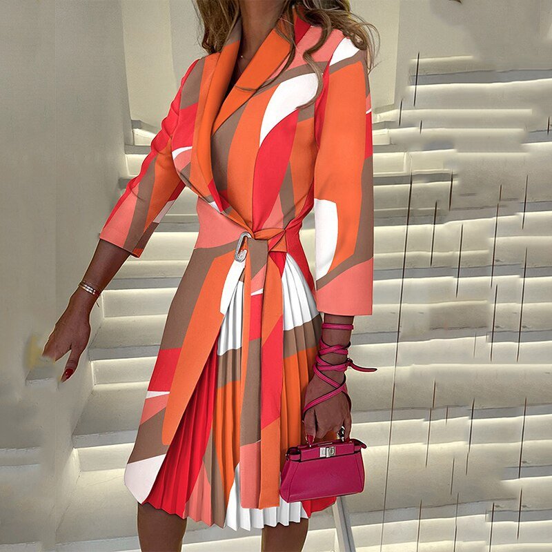 Marke Damen-Wickelkleid mit Plissee und Muster — Image 7