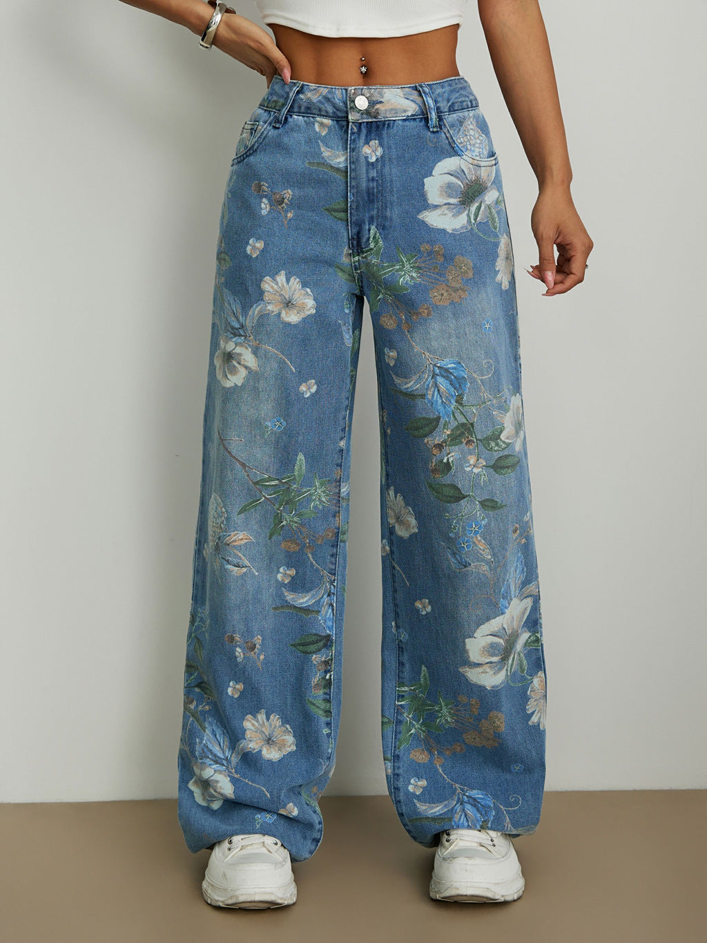 Marke Damen-Jeans mit floralem Muster und weitem Schnitt — Main Image