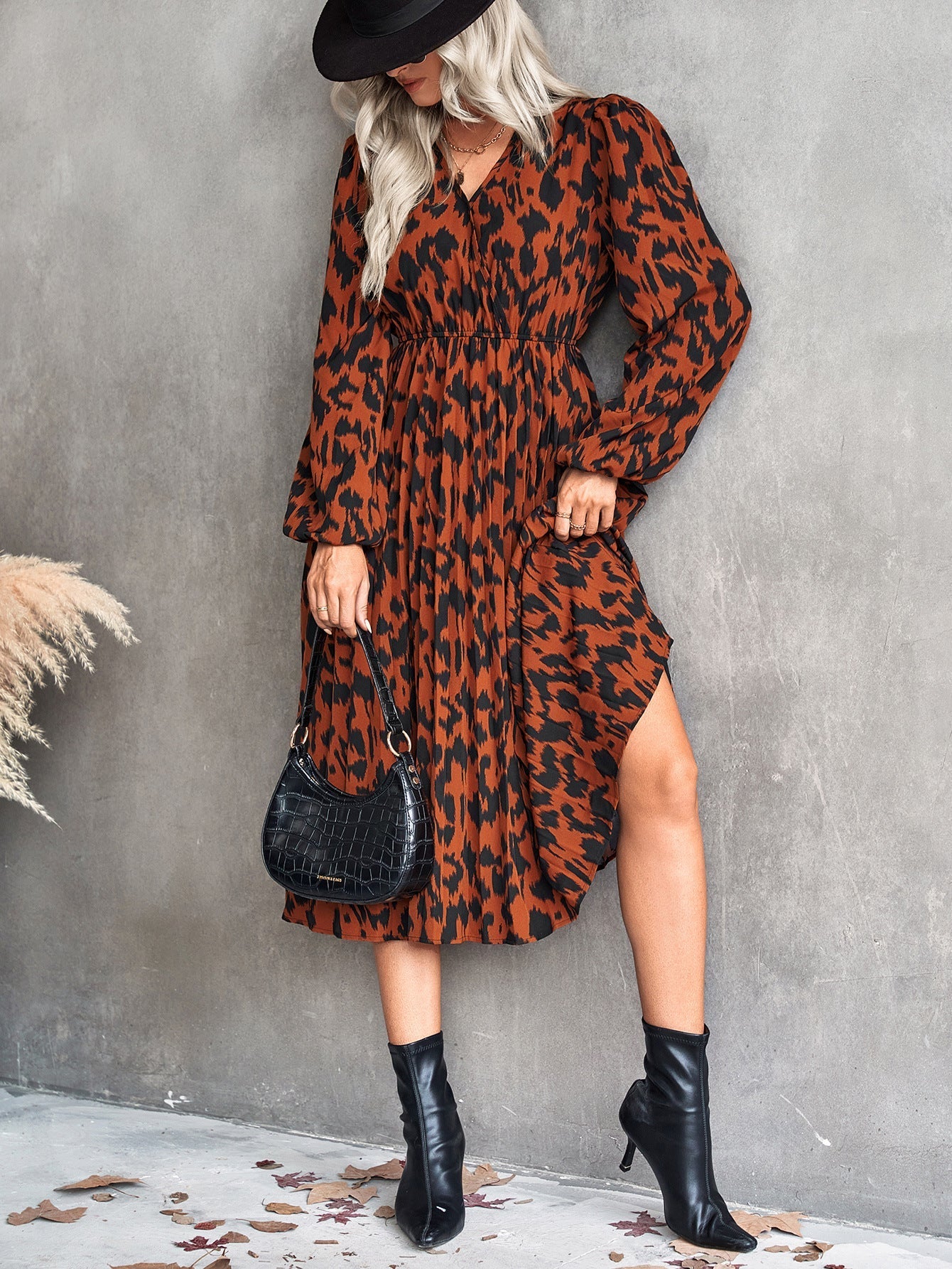Marke Midikleid mit abstraktem Muster, V-Ausschnitt, lange Ärmel — Main Image
