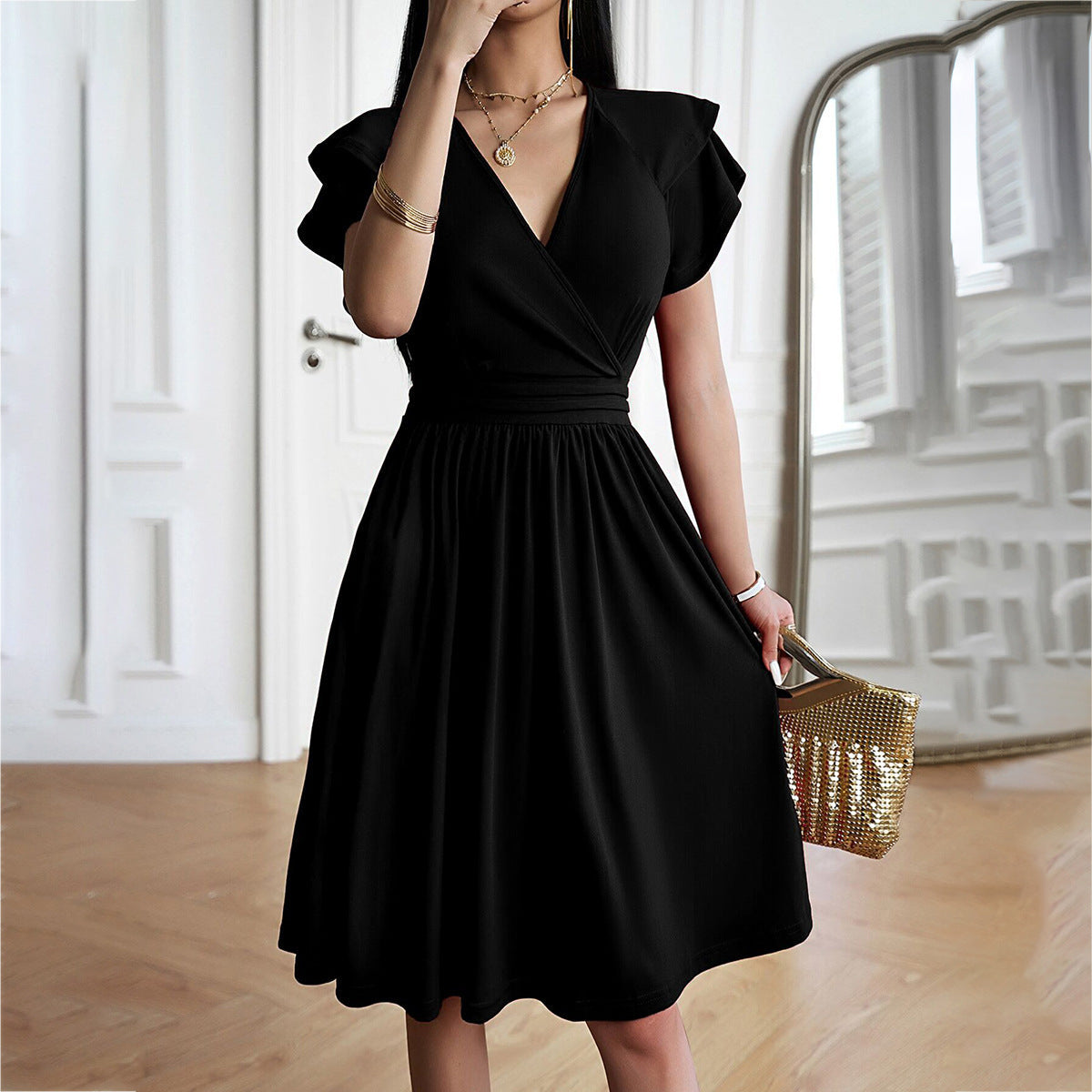Marke Damenkleid mit V-Ausschnitt und Flügelärmeln, elegant und stilvoll — Image 4
