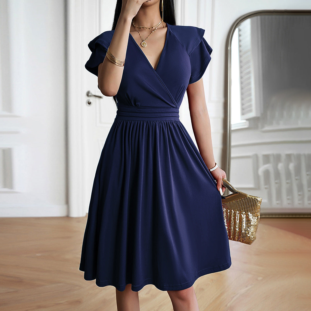 Marke Damenkleid mit V-Ausschnitt und Flügelärmeln, elegant und stilvoll — Image 5