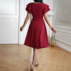 Marke Damenkleid mit V-Ausschnitt und Flügelärmeln, elegant und stilvoll — Image 8