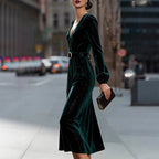 Markenname Damen-Samt-Midikleid mit V-Ausschnitt und Gürtel, grün — Image 3
